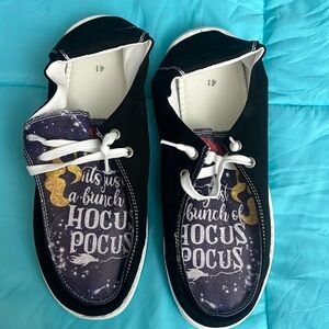 Hocus pocus slip on shoes size 9.5 US (41)
